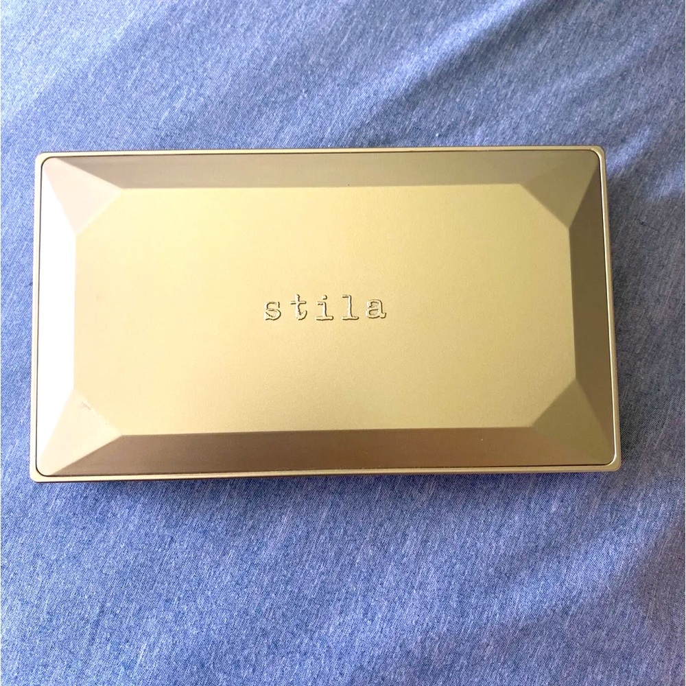 New Stila Blue Realm Velvet Eye Shadow Palette